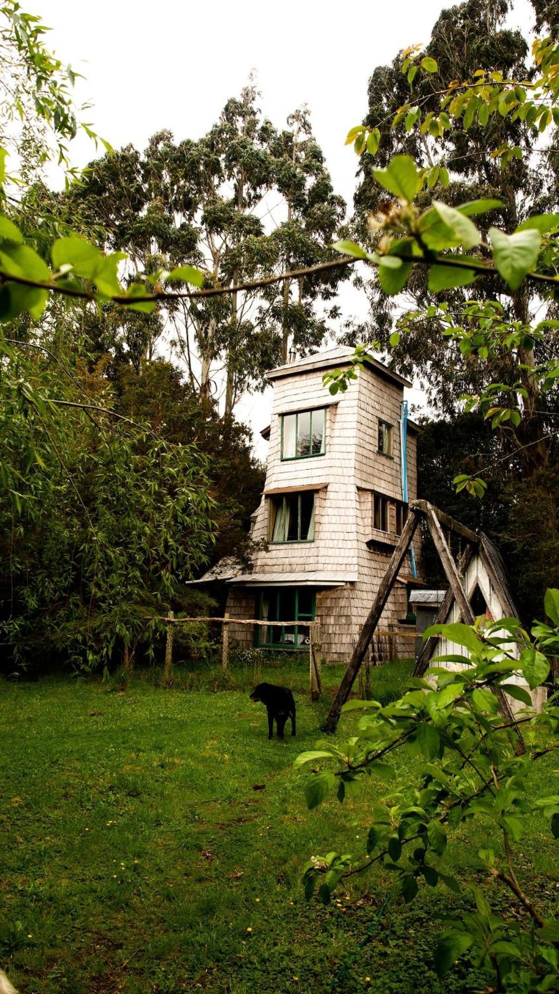 Unique Tree House Hideaway * Ancud