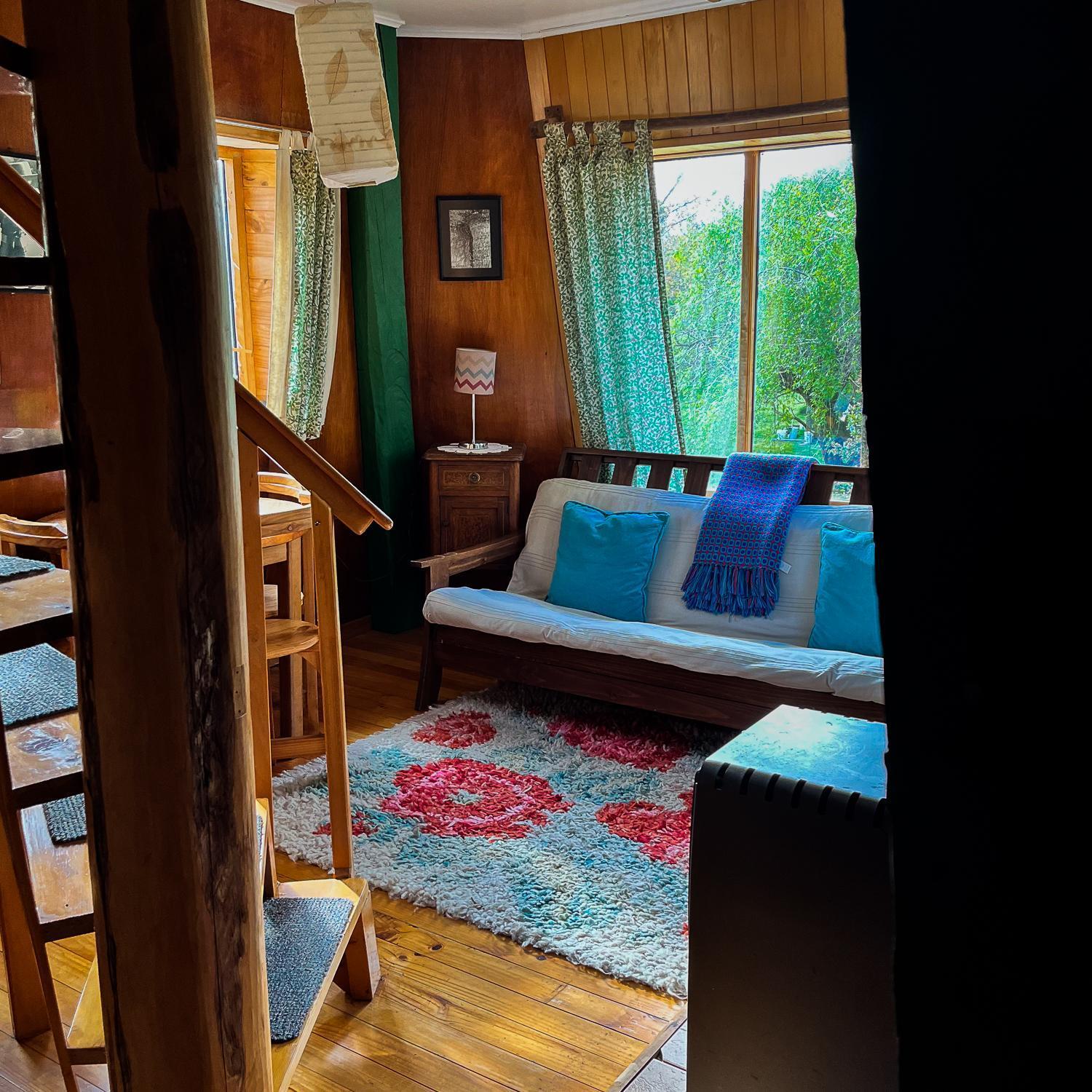 Unique Tree House Hideaway